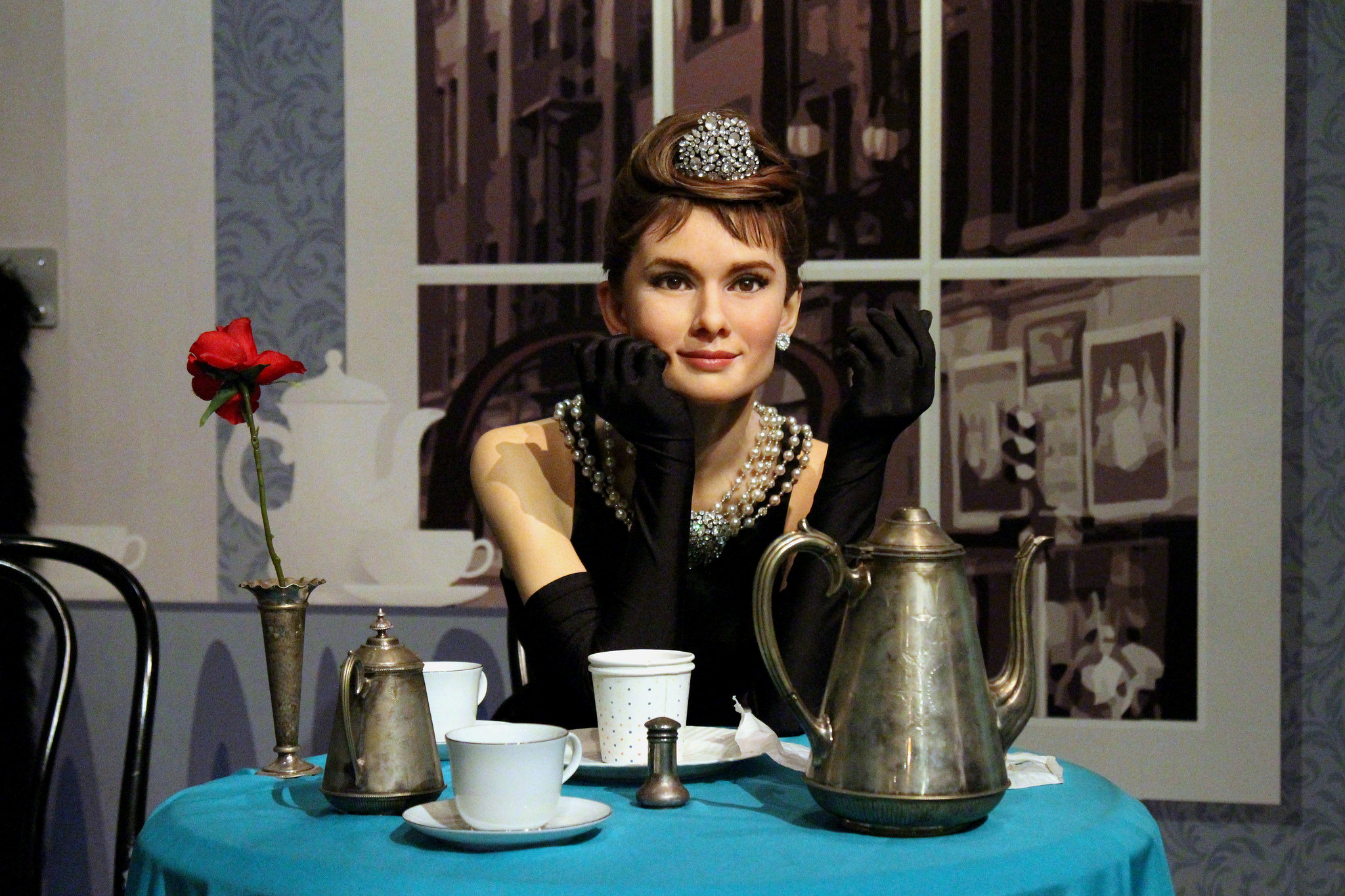Завтрак у тиффани музыка. Одри Хепберн завтрак у Тиффани. Завтрак у Тиффани (1961). “Breakfast at Tiffany's” Энджи Диксон. Чаепитие у Тиффани.