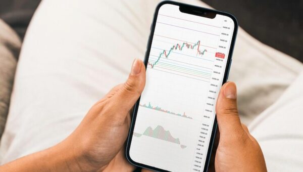 Breaking Barriers: How Top Trading Apps Empower New Investors